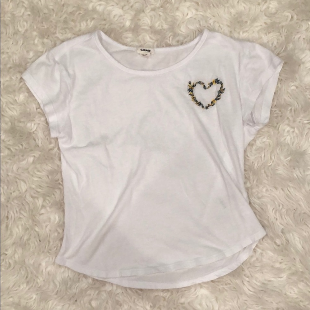 Garage White Flower Heart Embroidered Tee 🌸